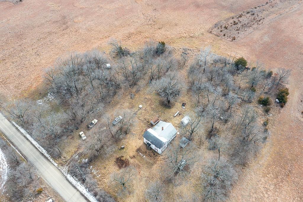 23685 Cantrell Rd, Tonganoxie, KS 66086