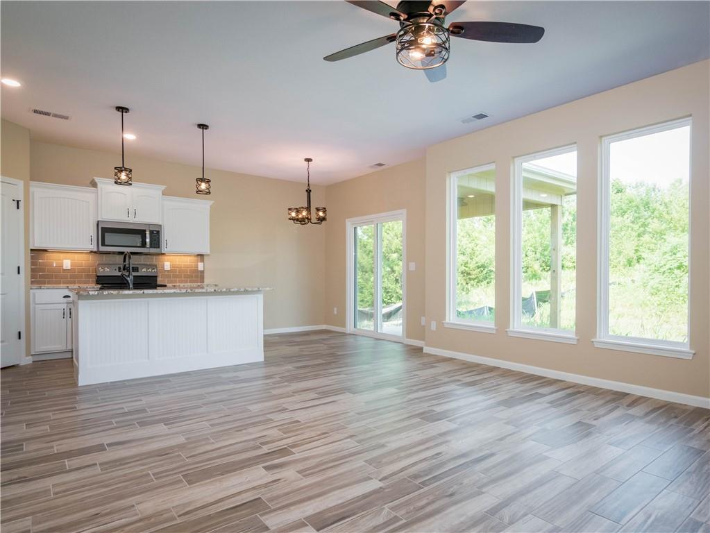 900 N White Oaks Ln, Oak Grove, MO 64075