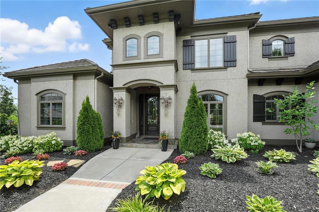 8075 Green Glades Ct, Parkville, MO 64152