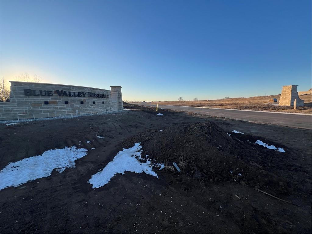 4515 W 201st Ter, Stilwell, KS 66085