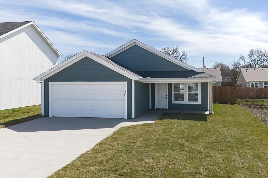 908 2nd St, Perry, KS 66073