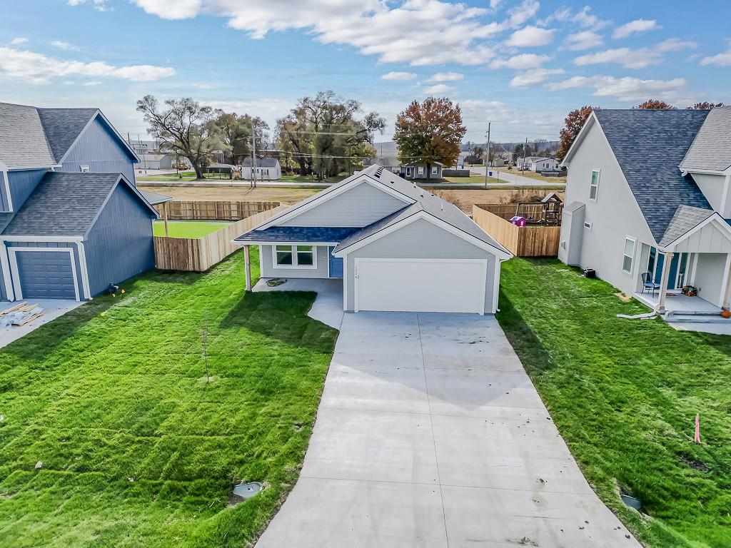 1006 2nd St, Perry, KS 66073