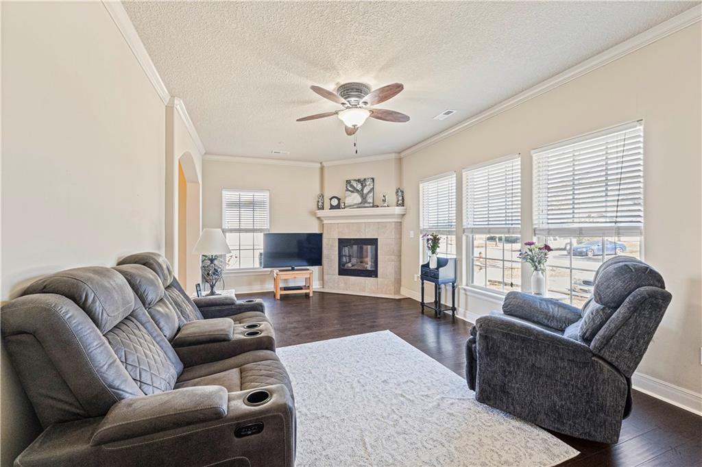 8920 Inkster St, Lenexa, KS 66227