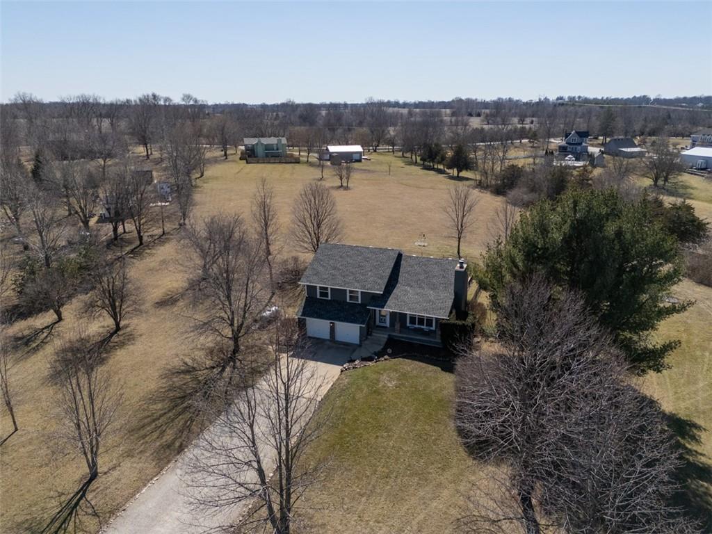 21400 Oakleaf Dr, Bucyrus, KS 66013