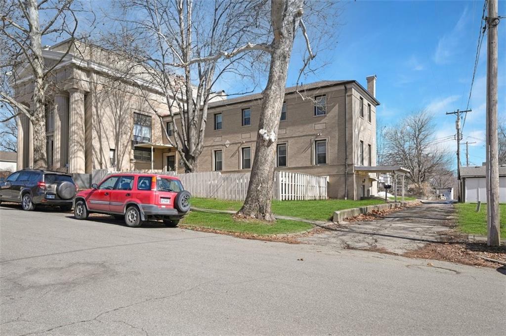 314 N 6th St, Leavenworth, KS 66048