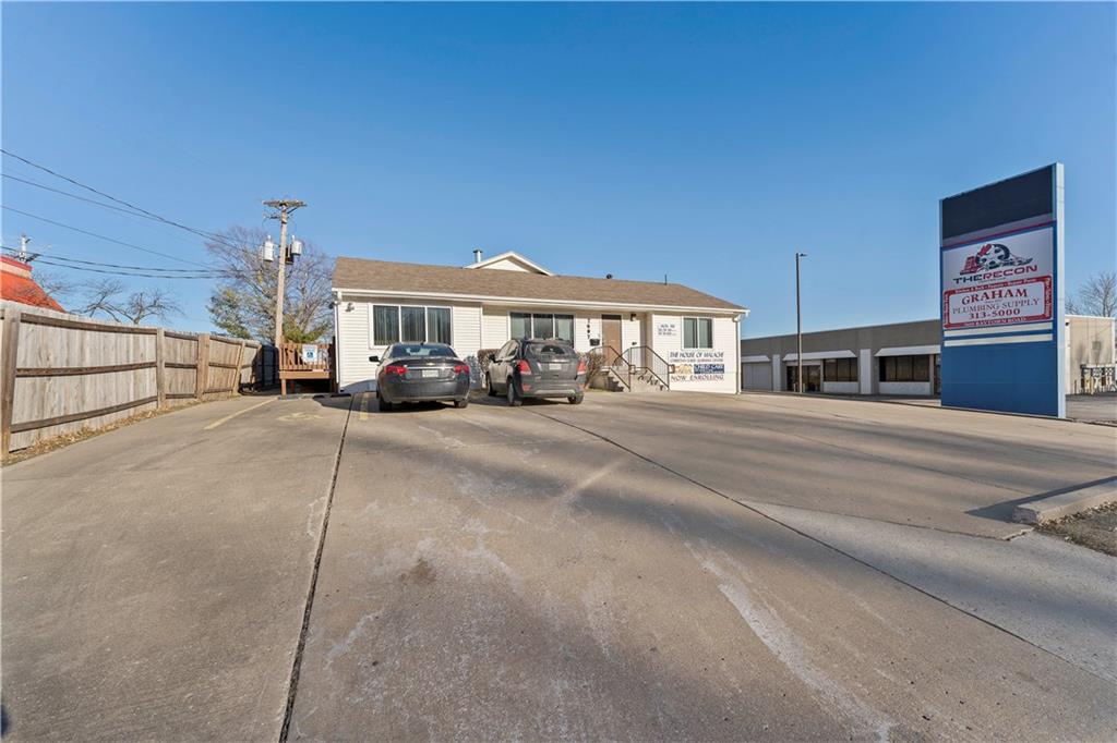 7607 Raytown Rd, Raytown, MO 64138