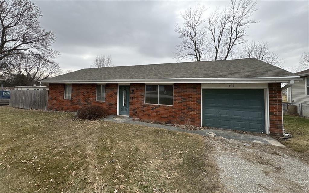 1416 Loveland Dr, Stewartsville, MO 64490