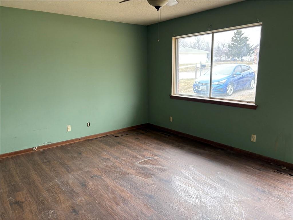 1416 Loveland Dr, Stewartsville, MO 64490