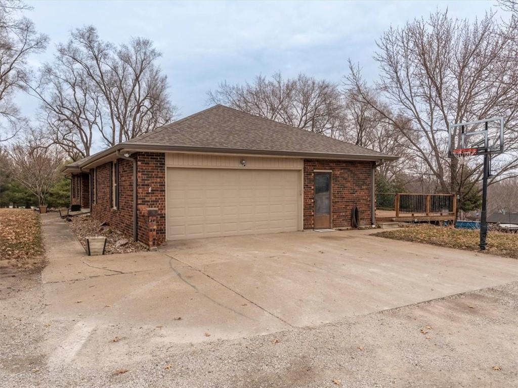 20925 County Road 306 Rd, St Joseph, MO 64505