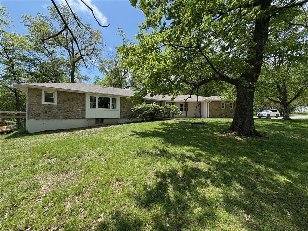 350 NW 71p Rd, Clinton, MO 64735