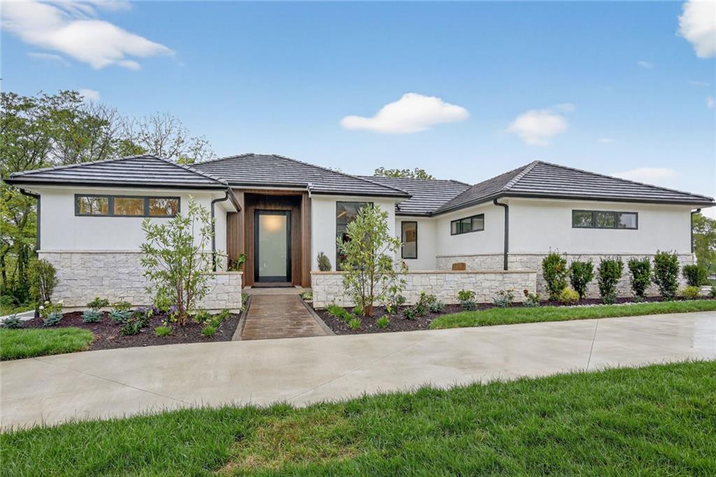 7410 NW Pampas Ln, Parkville, MO 64152