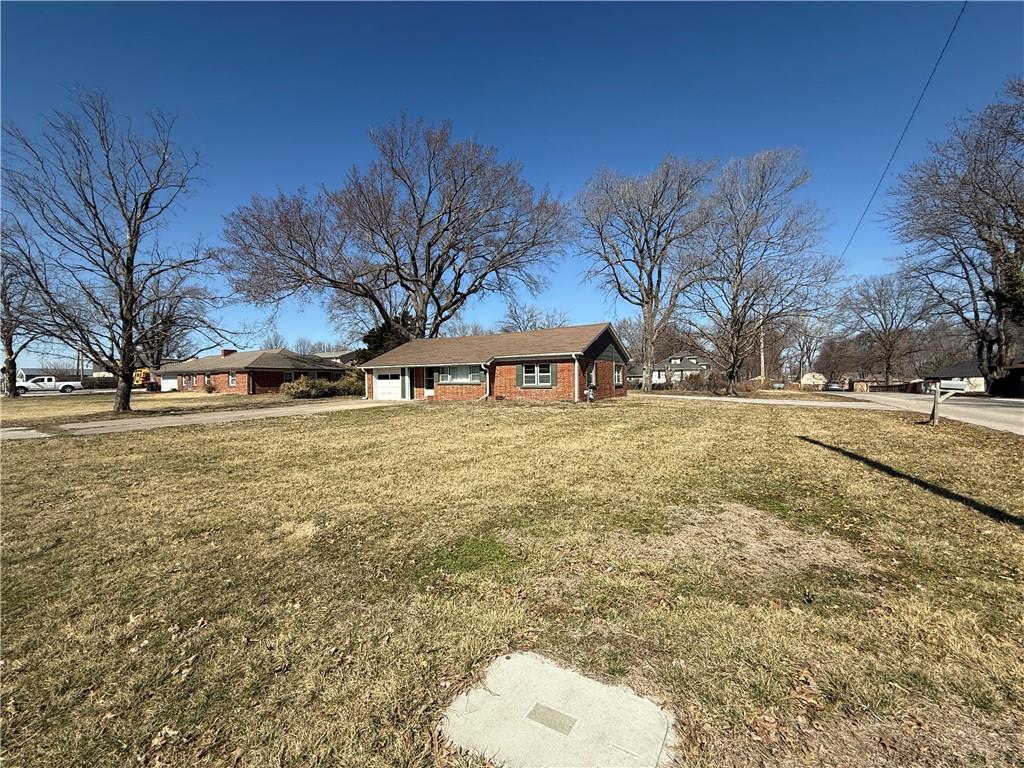 2002 W Main St, Greenwood, MO 64034