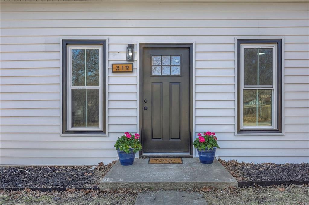 319 W Walnut St, Cleveland, MO 64734