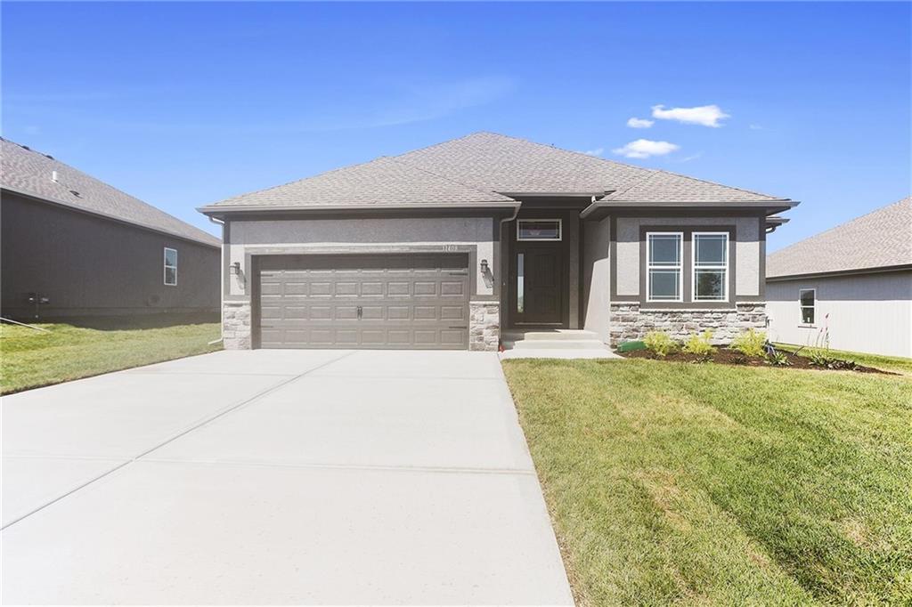 11457 N Auburndale Cir, Kansas City, MO 64157