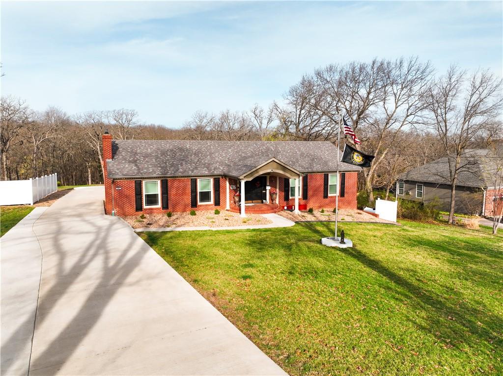 167 Country Club Dr, Nevada, MO 64772