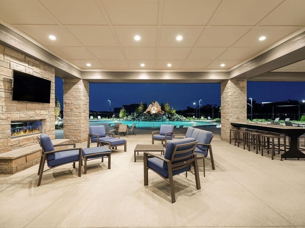 9422 Marion St, Lenexa, KS 66220