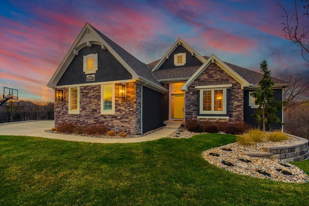 9422 Marion St, Lenexa, KS 66220