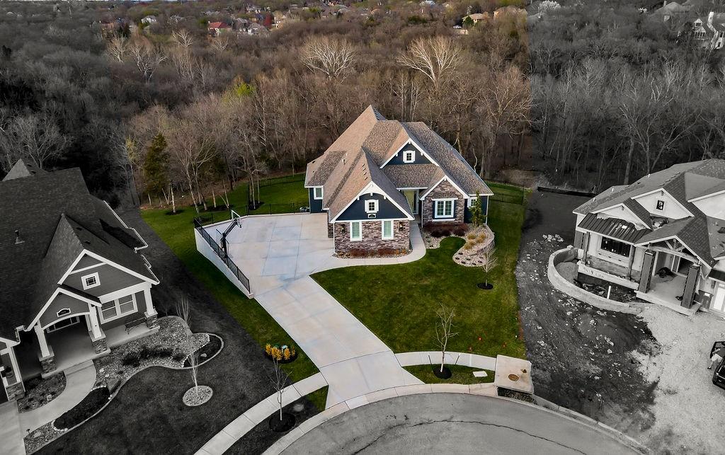 9422 Marion St, Lenexa, KS 66220
