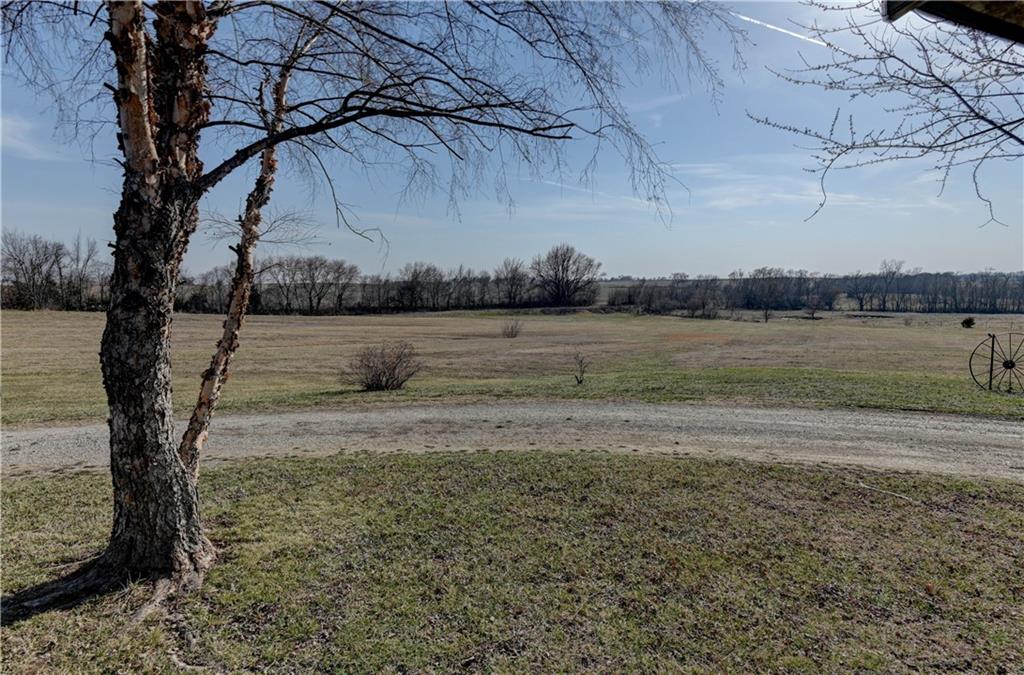 8955 NW N Hw, Stewartsville, MO 64490