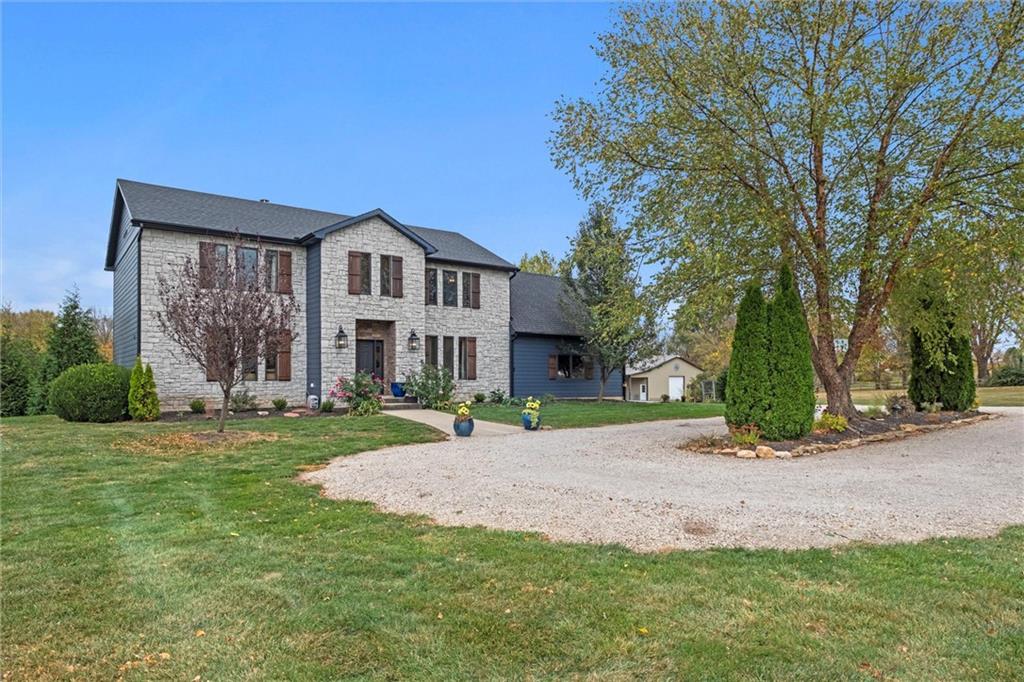 21335 Country Place Ln, Bucyrus, KS 66013