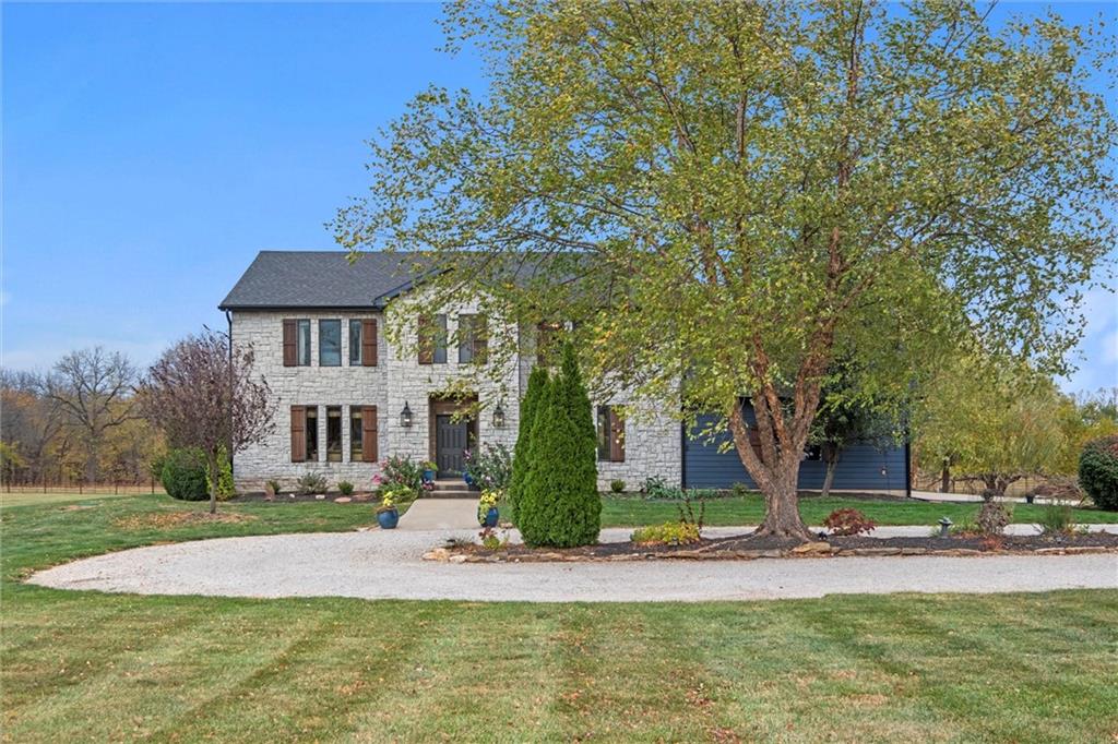 21335 Country Place Ln, Bucyrus, KS 66013