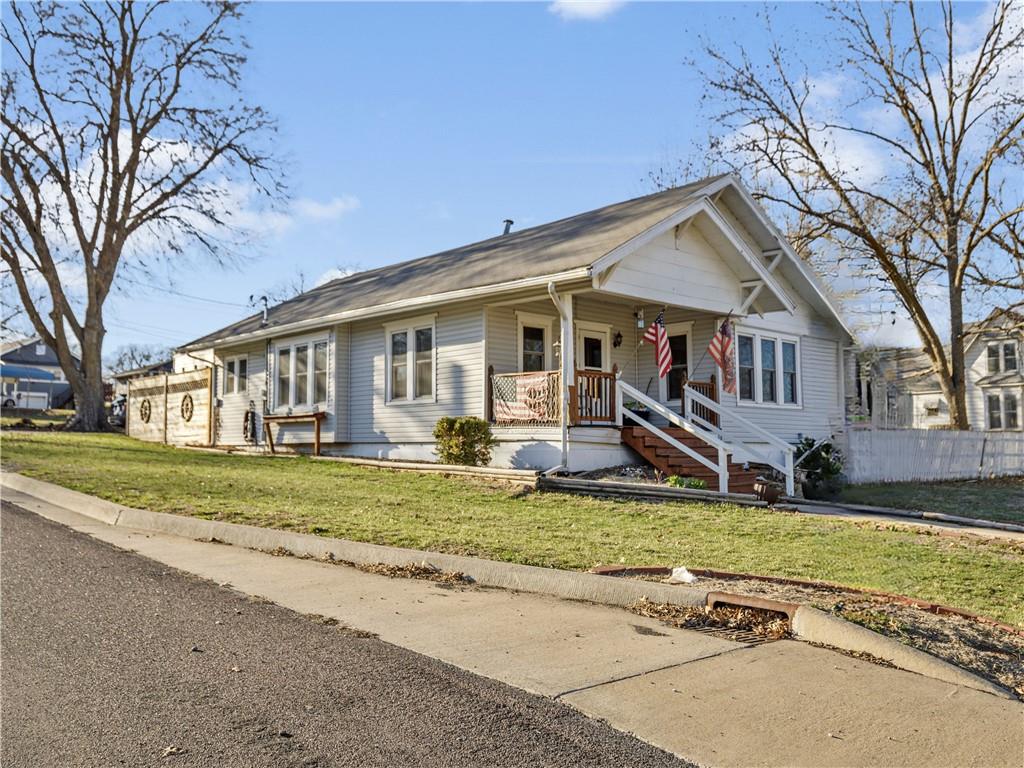 1301 N Main St, Brookfield, MO 64628