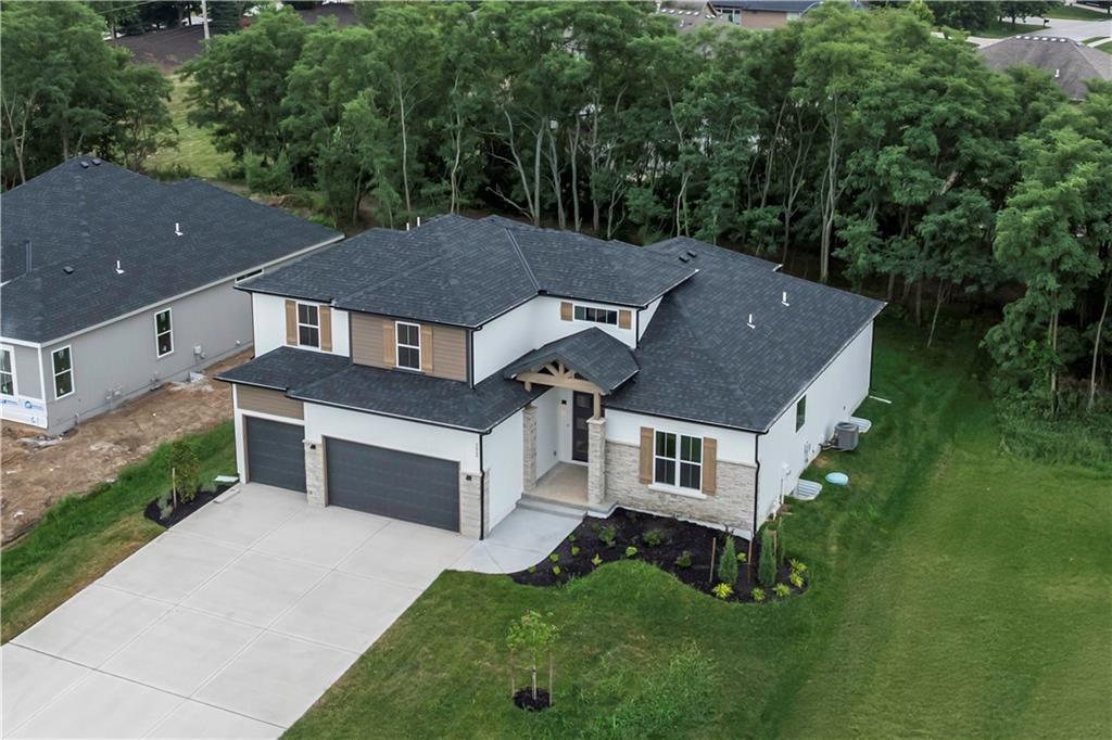 2620 NE Woodland Oak Dr, Lee's Summit, MO 64086