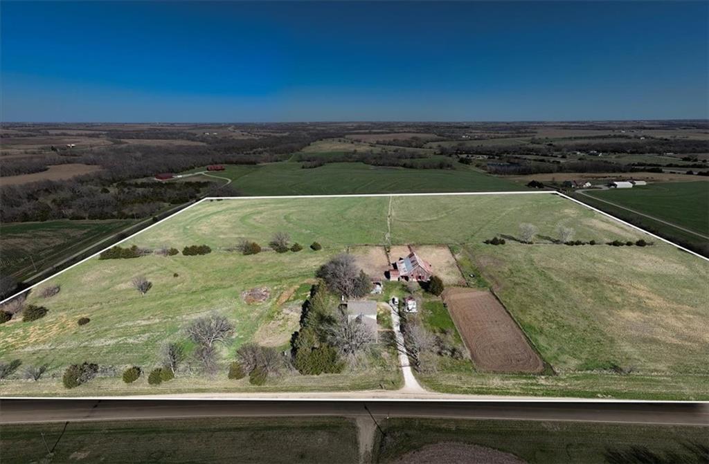18492 Effingham Rd, Valley Falls, KS 66088