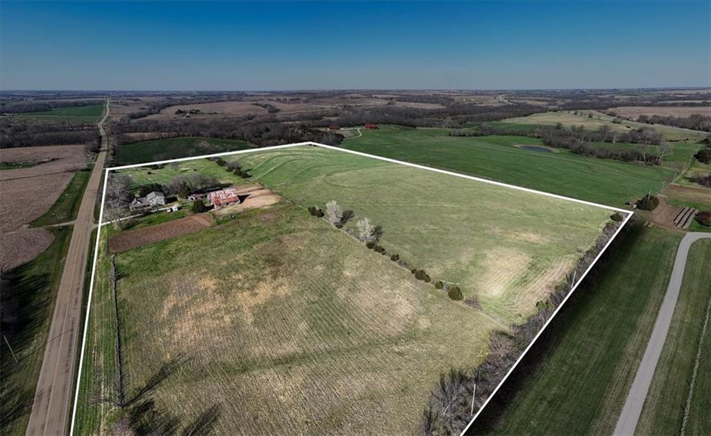 18492 Effingham Rd, Valley Falls, KS 66088