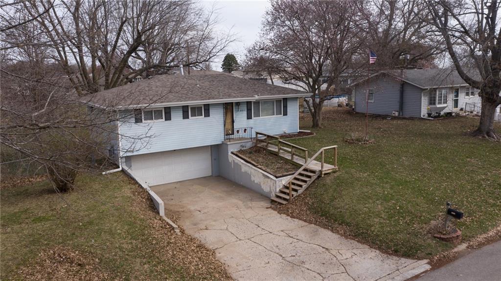 3211 Jennifer Ln, Country Club, MO 64506