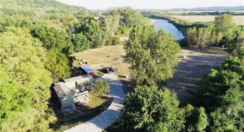 14424 County Road 402 Rd, Amazonia, MO 64421