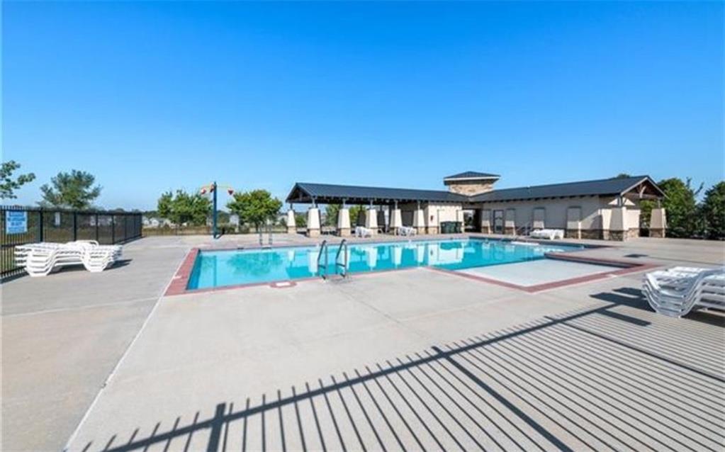 1423 SW Fairfax Rd, Lee's Summit, MO 64083