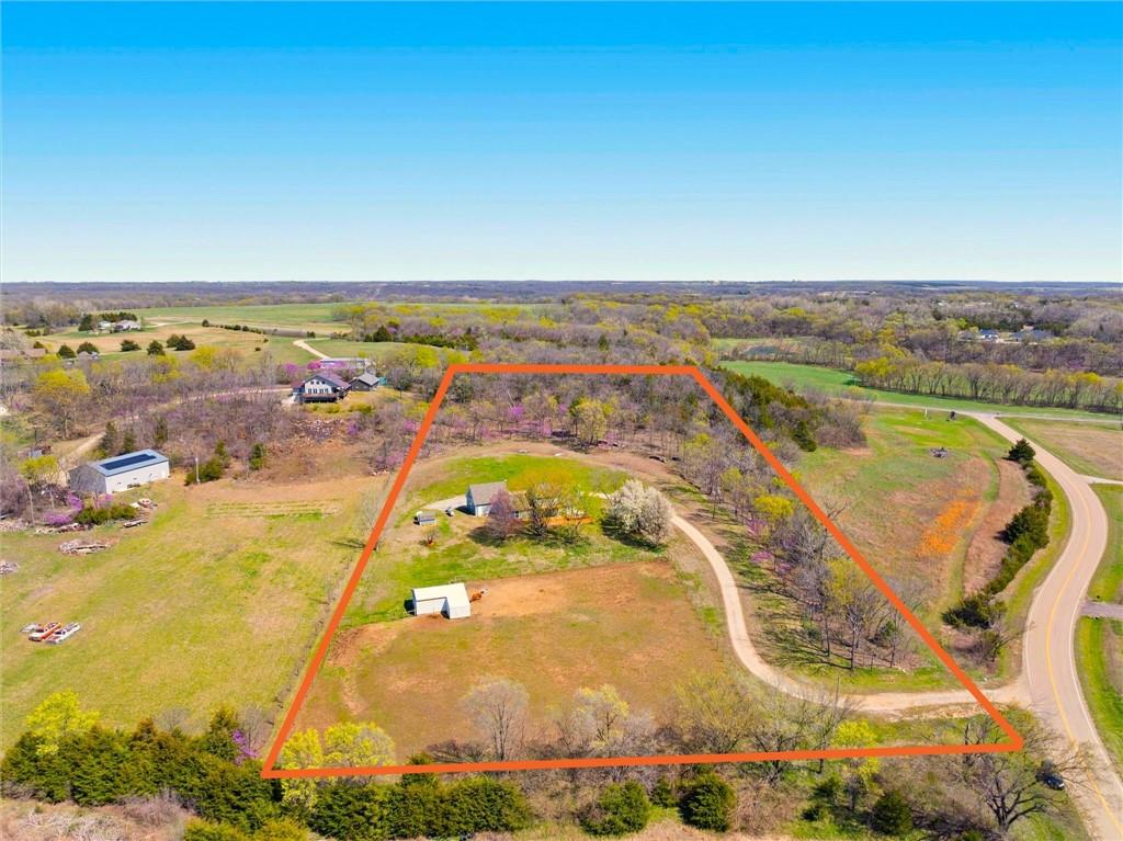 11096 43rd St, Perry, KS 66073