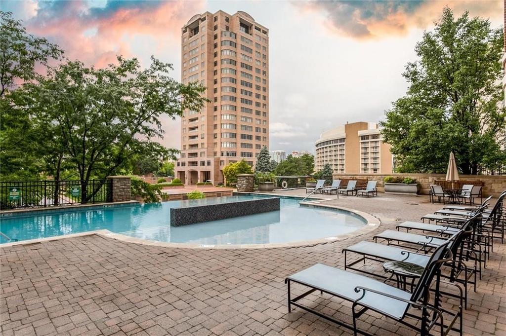 4930 Central St, Kansas City, MO 64112