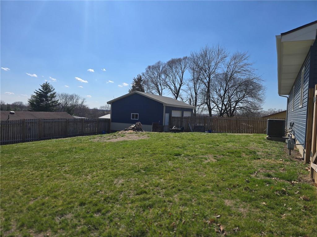 4 W 8th St, Grant City, MO 64456