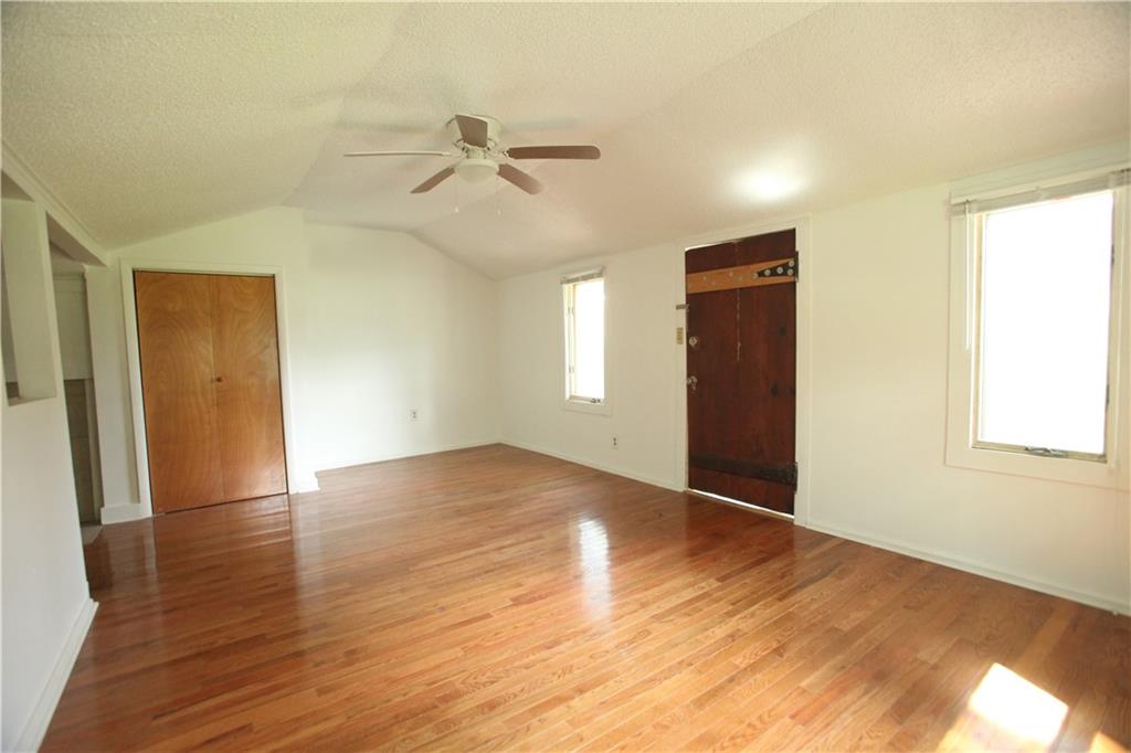 5428 Houston Lake Dr, Kansas City, MO 64151
