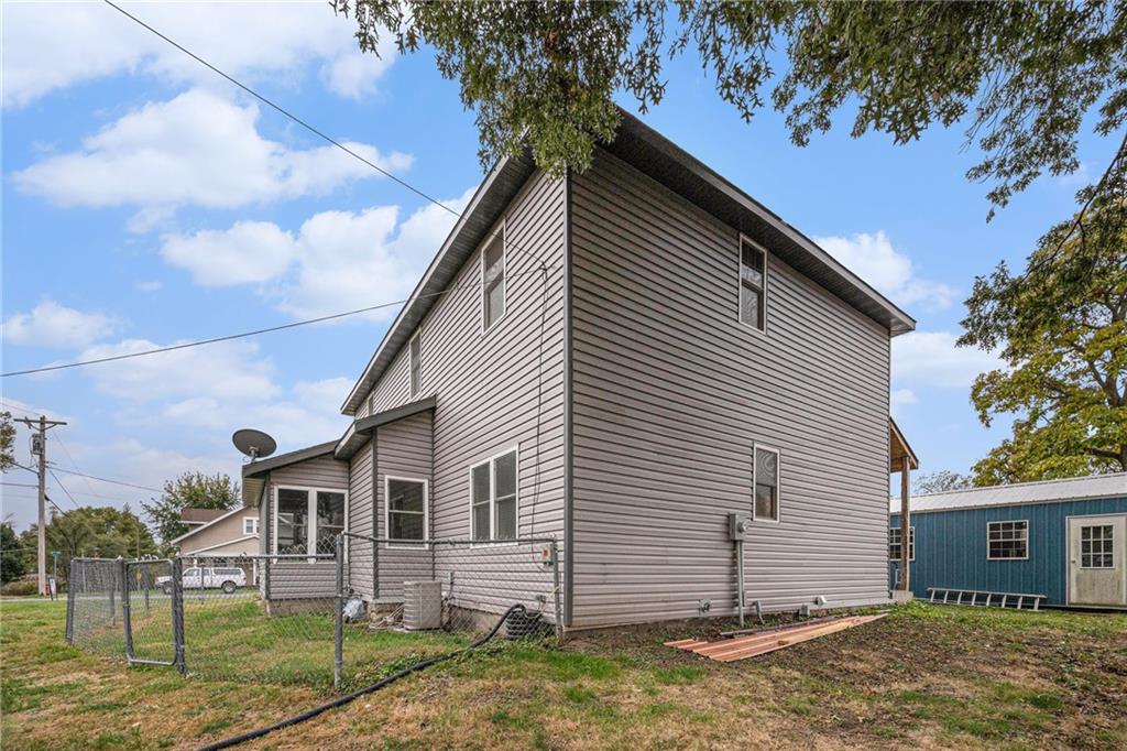 705 E 6th St, Trenton, MO 64683