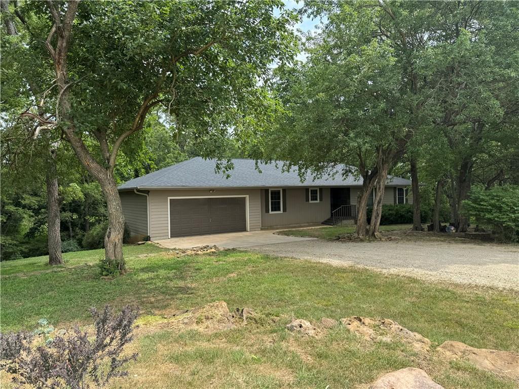 12301 S Stubbs Rd, Overbrook, KS 66524
