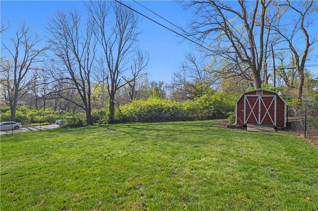 101 W 97th Ter, Kansas City, MO 64114