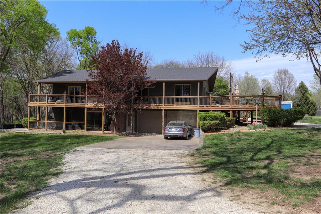 21150 Country Place Ln, Bucyrus, KS 66013
