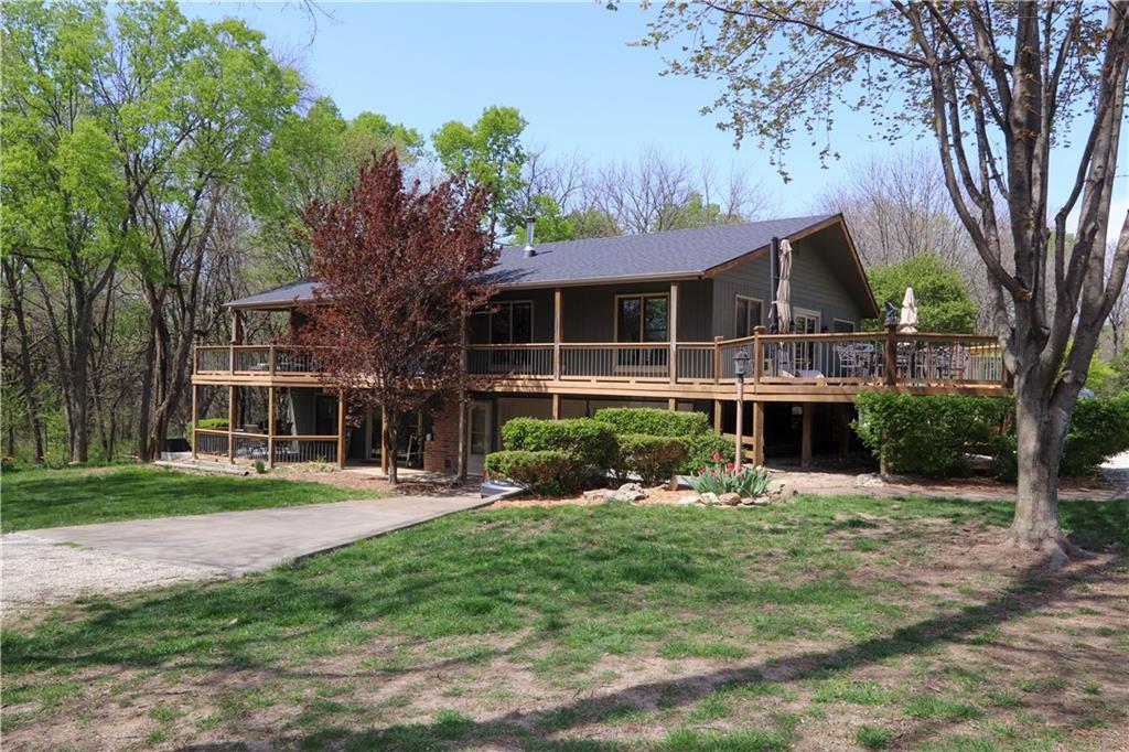 21150 Country Place Ln, Bucyrus, KS 66013