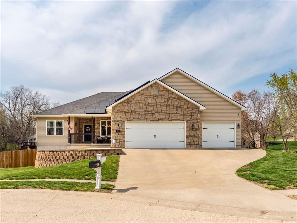 105 Fox Den Ct, Savannah, MO 64485