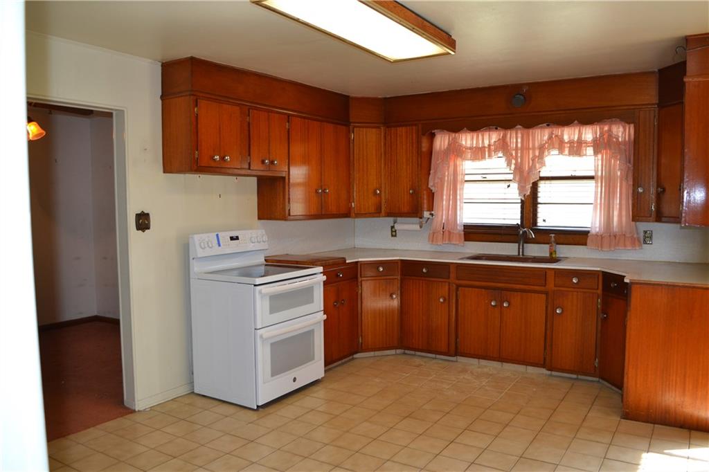 733 NE Kellam Ave, Topeka, KS 66616