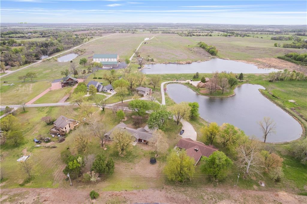 116 Country Club Ln, Parsons, KS 67357