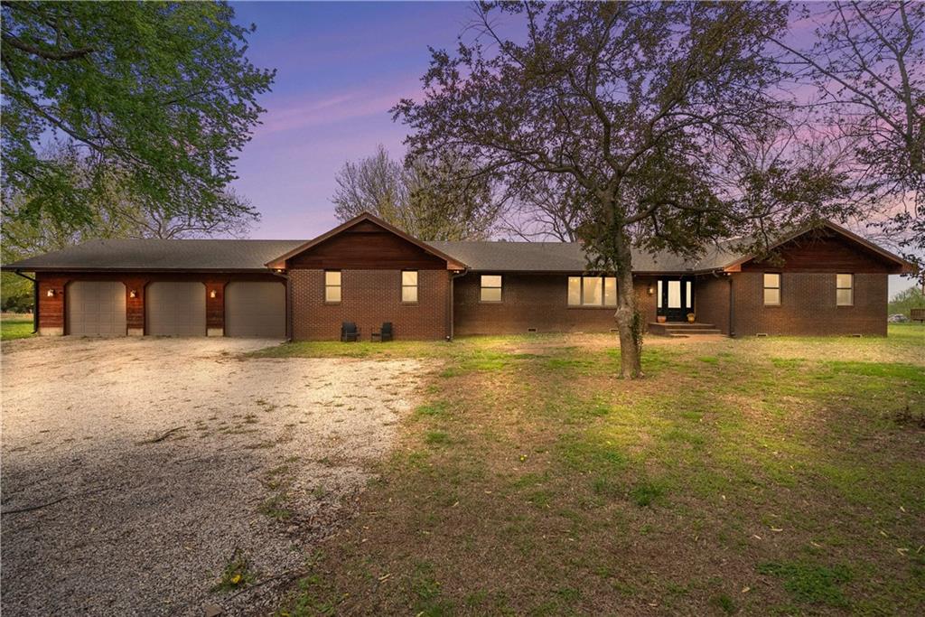 116 Country Club Ln, Parsons, KS 67357