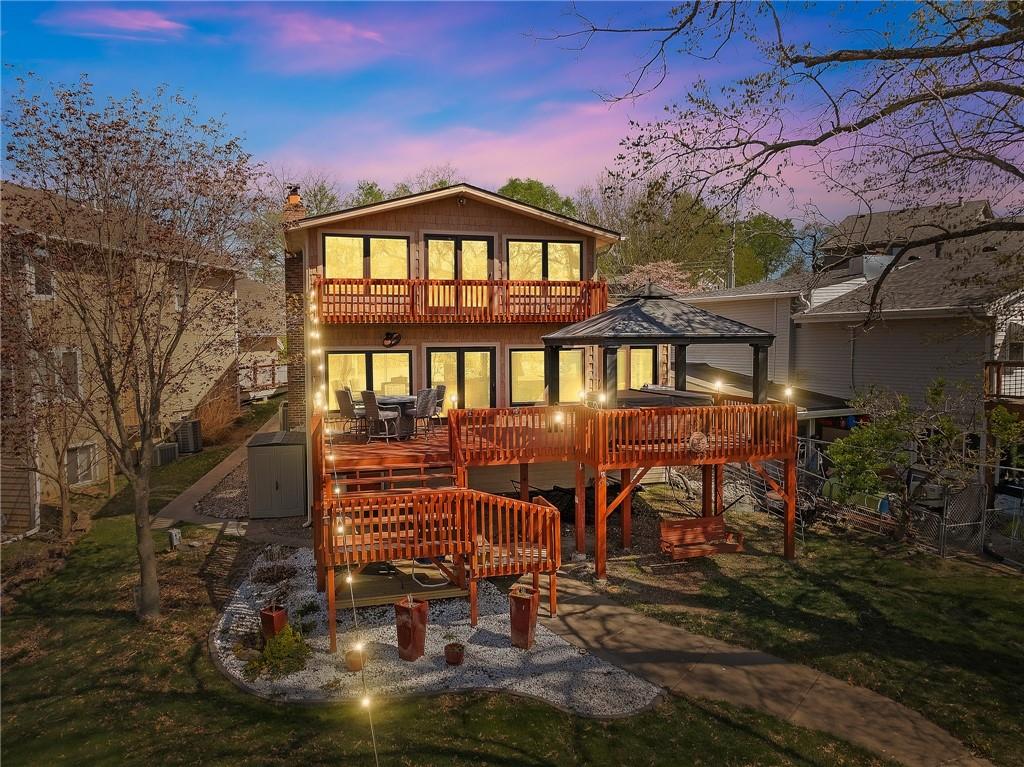 15 Emerald Shore Dr, Lake Tapawingo, MO 64015
