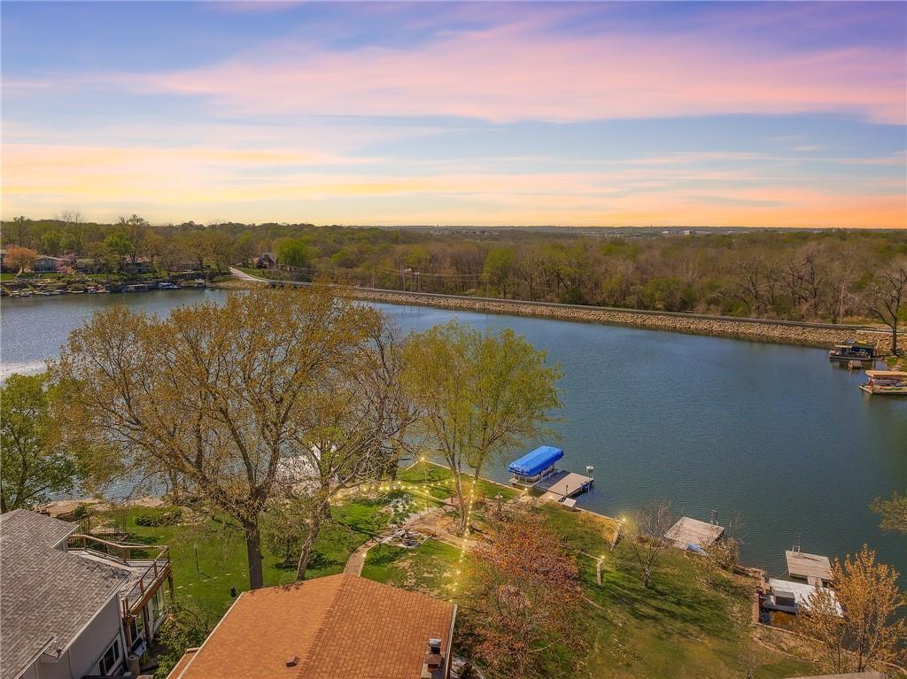 15 Emerald Shore Dr, Lake Tapawingo, MO 64015