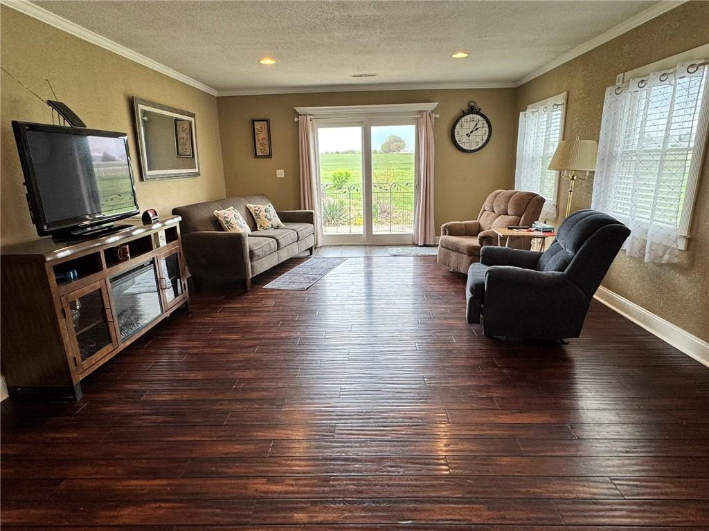 22497 Metcalf Rd, Bucyrus, KS 66013