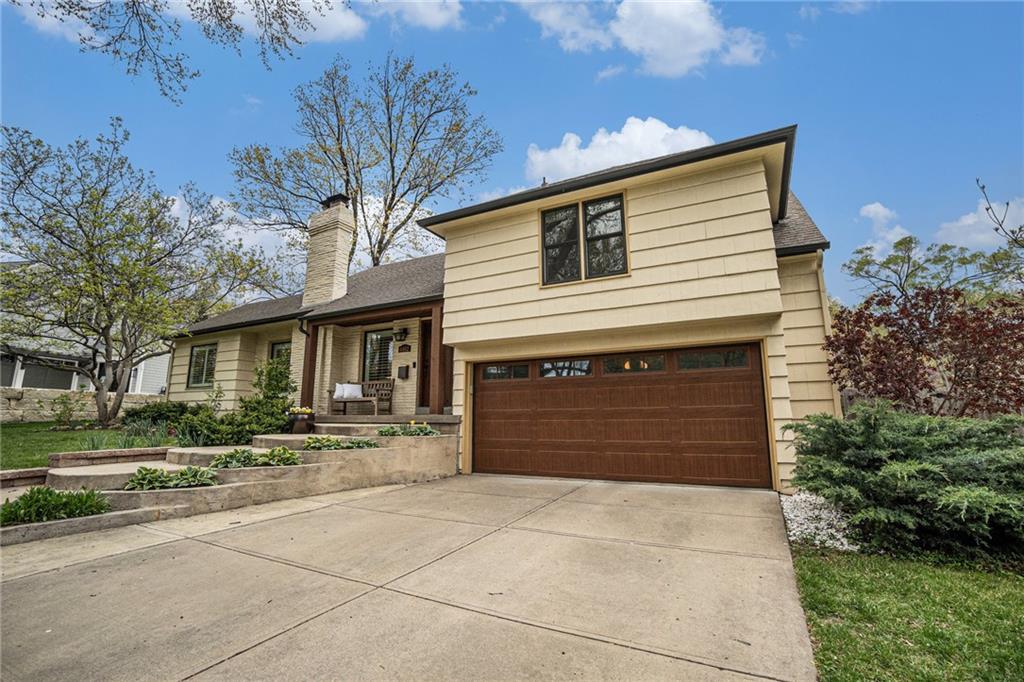 4402 Homestead Dr, Prairie Village, KS 66208