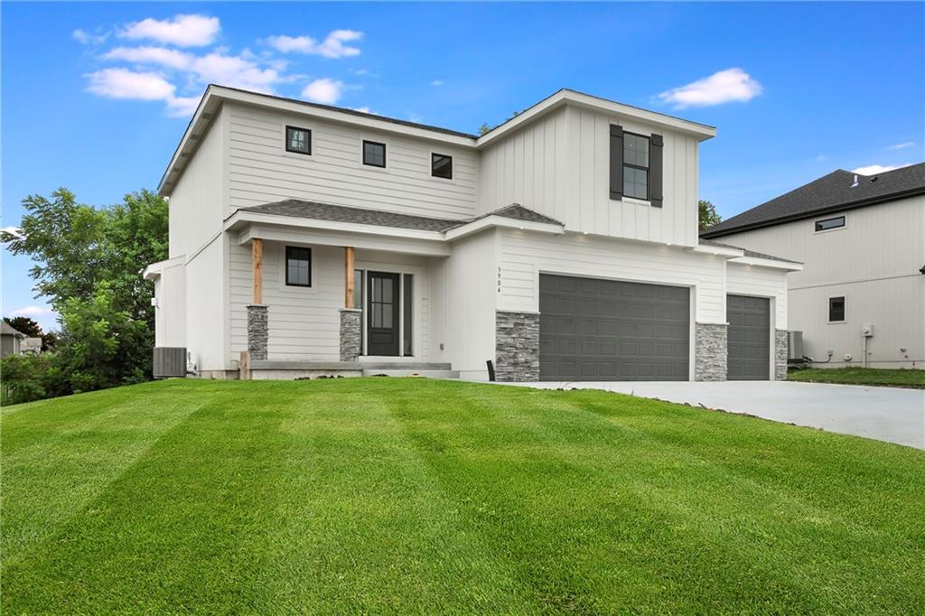 3904 SW Flintrock Dr, Lee's Summit, MO 64082